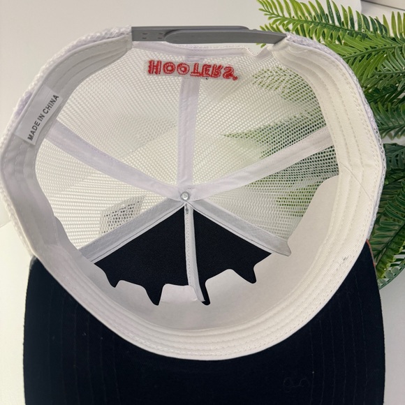 HOOTERS Design Logo Owl Mesh Baseball Trucker Cap Hat NWT - Picture 7 of 10